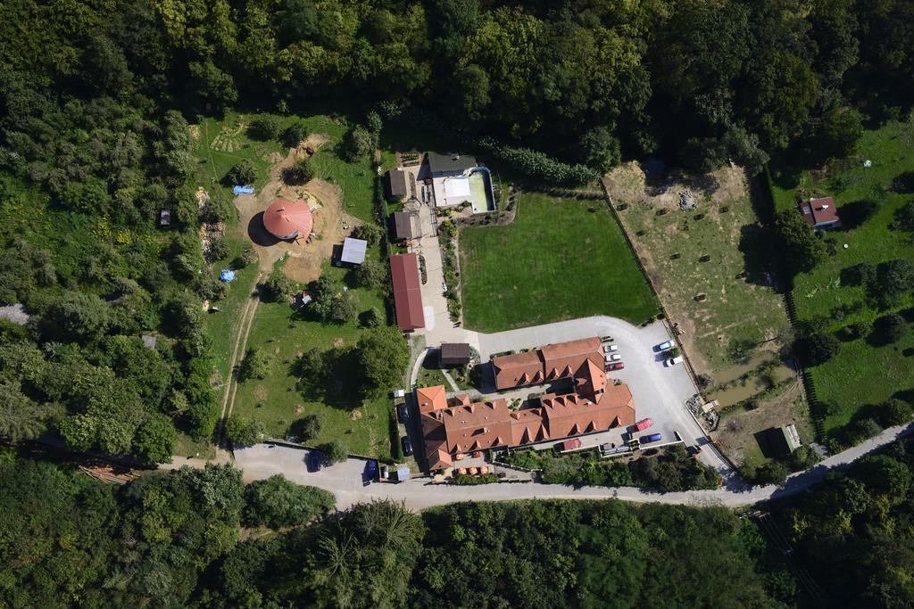 Pension Kadlcuv Mlyn Brno Buitenkant foto