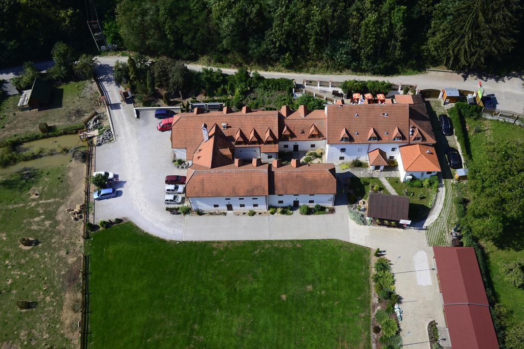 Pension Kadlcuv Mlyn Brno Buitenkant foto